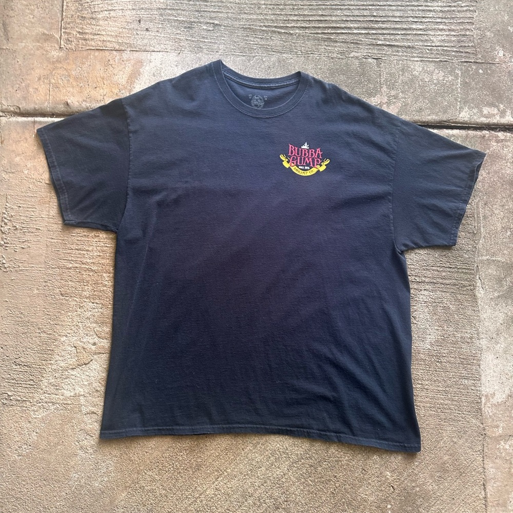 Vintage Black and red Bubba Gump Shrimp Santa Monica pier t-shirt